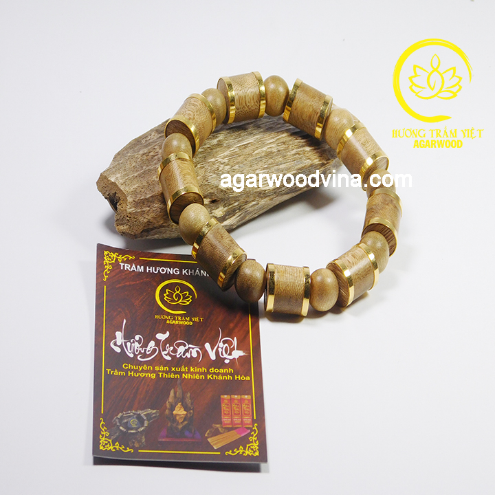 Vòng tay trầm hương tốc kiến núi bọc vàng sang trọng