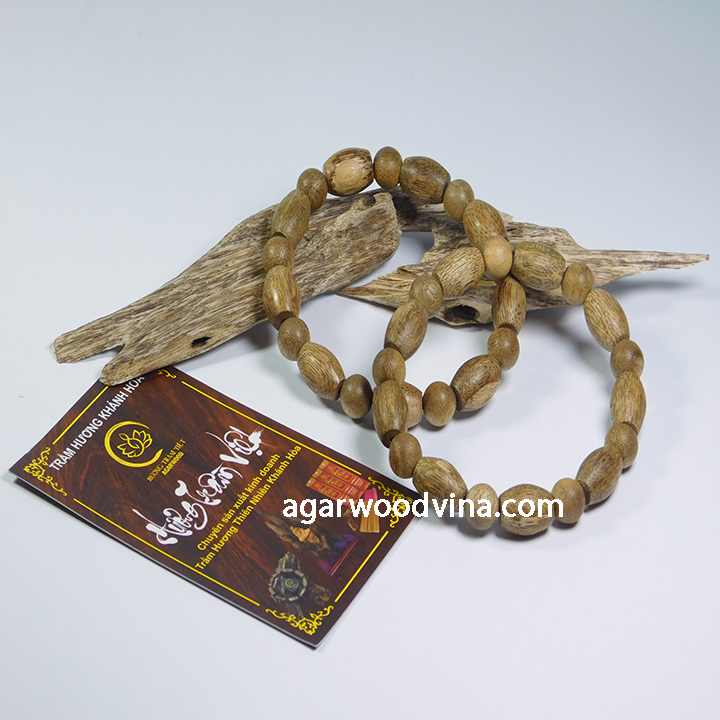 Vòng tay trầm hương tốc kiến tự nhiên