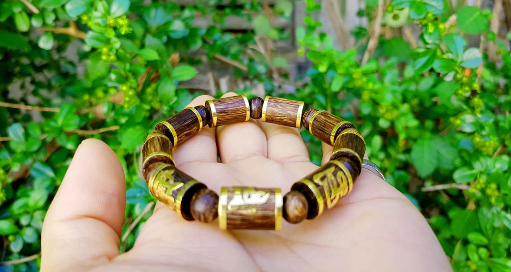 vong-tay-tram-huong-boc-vang-