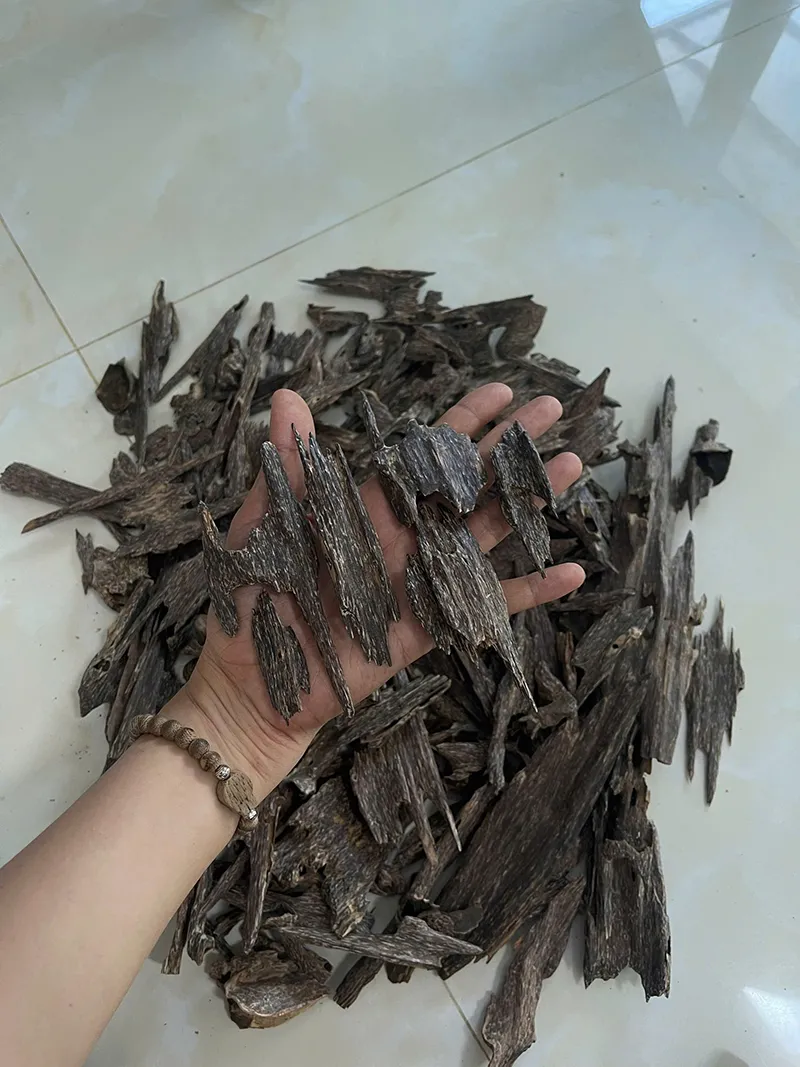 Trầm Hương Tự Nhiên Xông Đốt